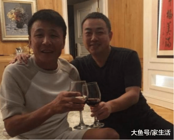 带你看看王楠住的豪宅，装修都用大理石地面，墙上挂满了书画