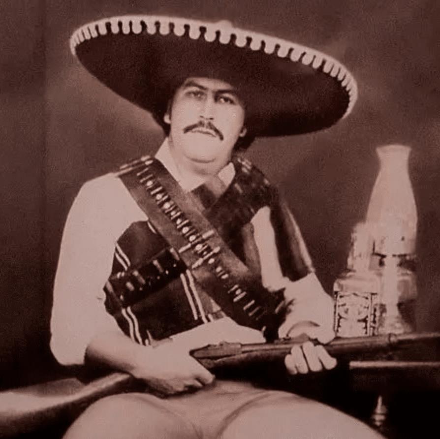 被击毙的哥伦比亚大毒枭，生前遭全国人痛恨，曾烧钱取暖逼降战机