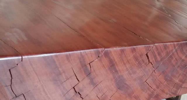 花15万买了套红木家具，半夜却发出啪啪爆裂声，难道买到假货了？