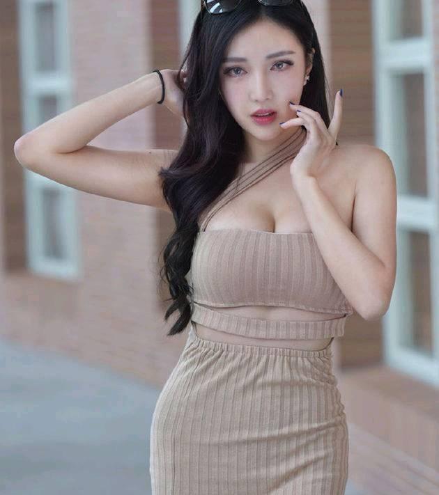 街拍, 清纯靓丽的纯色连衣裙小姐姐, 性感优雅, 曼妙身材别有韵味