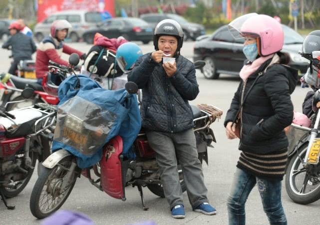 又到一年春運，“摩托軍團”再現江湖，背后的辛酸只有他們知道
