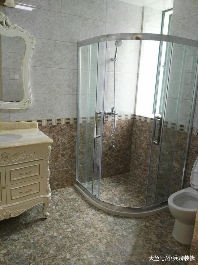 130㎡新房坚持满屋贴瓷砖，光瓷砖就花了10万，梅雨季节后悔哭了