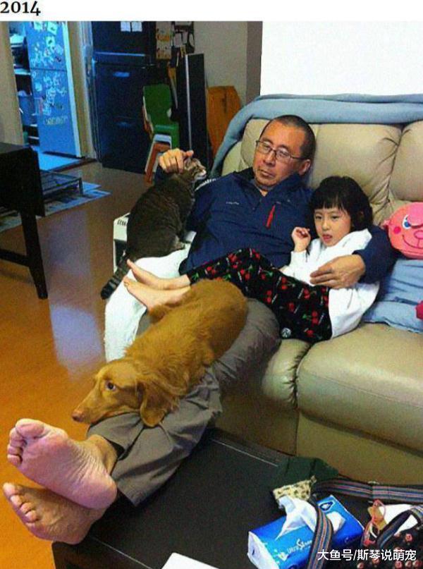 爸爸每年都抱着女儿拍一张相片，女儿在长大、爸爸在变老