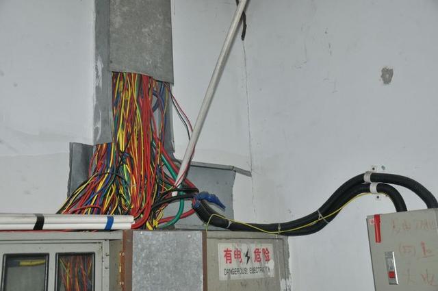 照明和插座线到底能不能放一根管中？这回彻底明白了，虚惊一场！
