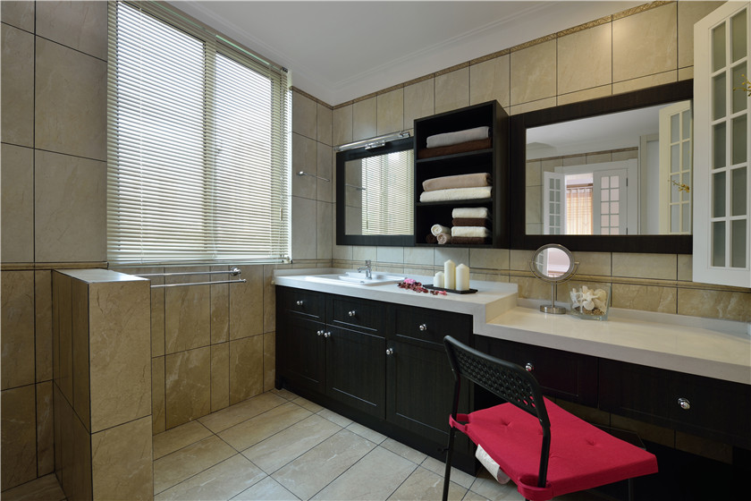 142平米的大户型，现代美式风装修，过道不仅做衣柜，还做了书柜