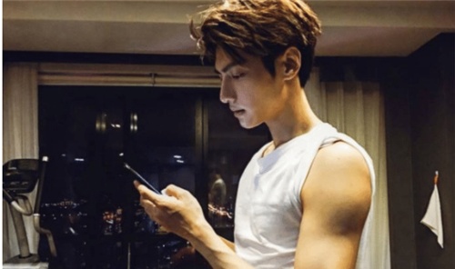 脸与年龄不符的男星，忍了肖战，忍得了罗云熙，唯独忍不了他！