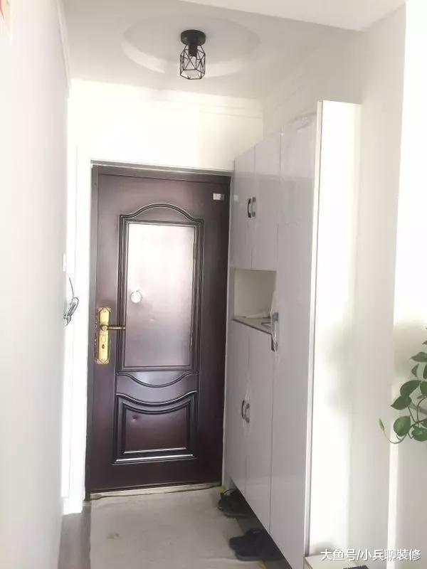 90平婚房不到10万装修完，刷白墙没吊顶，但住得是真舒服！