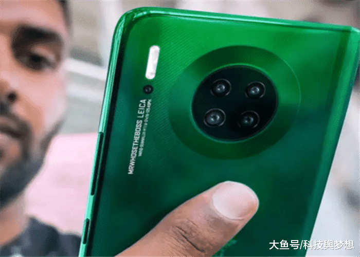 华为Mate30P全网首碎，后壳裂的有艺术感，维修费不足500！