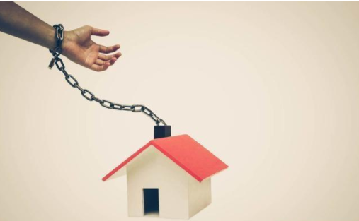 房贷要还，房子还卖不掉，炒房者哭诉：不可能，房价怎么会跌呢？