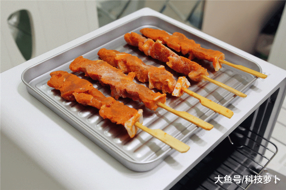 扭扭按按就能完成烘培美食？小米有品TOKIT迷你智能电烤箱评测