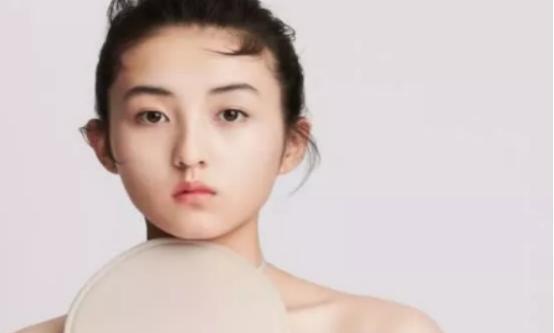 十八岁之后，张子枫终于在造型上，进步了很多