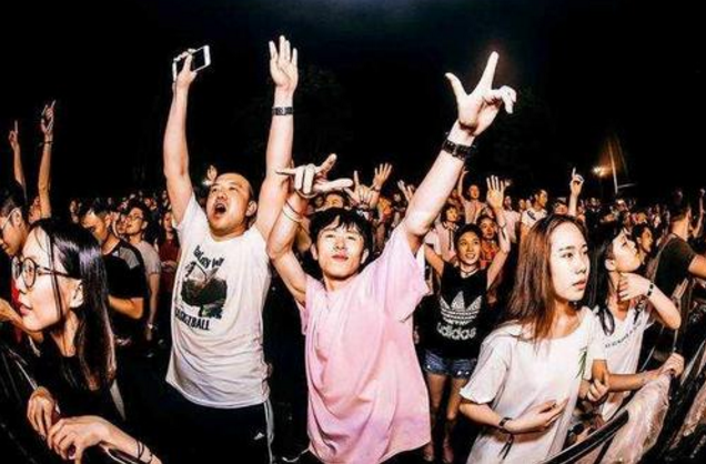 人在时代中如何选择和自处？这几篇访谈值得一看