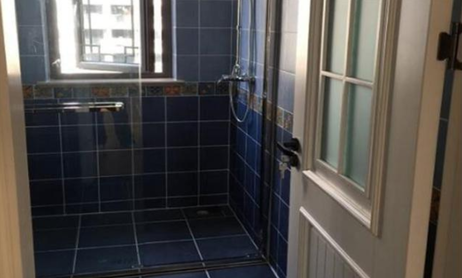 只因砖缝脏，美缝就要35块一米，而泥工过来后却让我换人