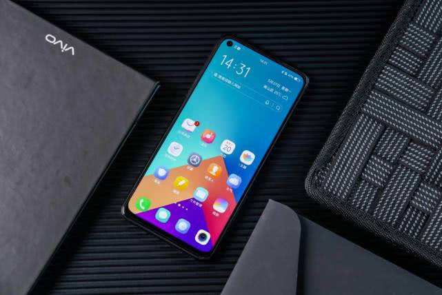 矛头直指荣耀9X：骁龙712+23w跑分，售价不到2千元