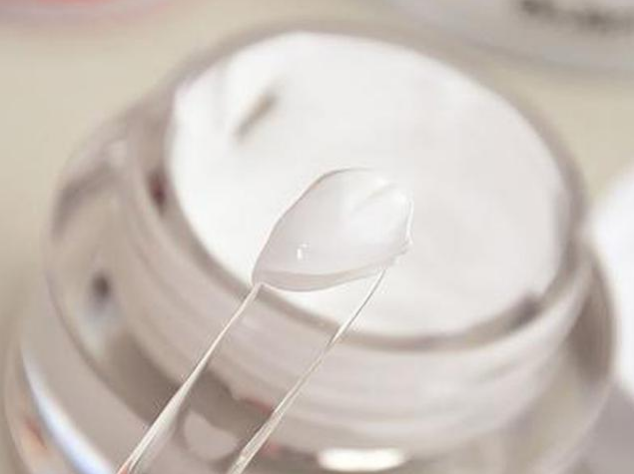 “维E”应该口服还是抹脸？美容师表示这3点要知道，美白又淡斑