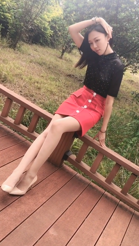 少妇独有的气质很吸引人，三十岁以下的女生应该都没有