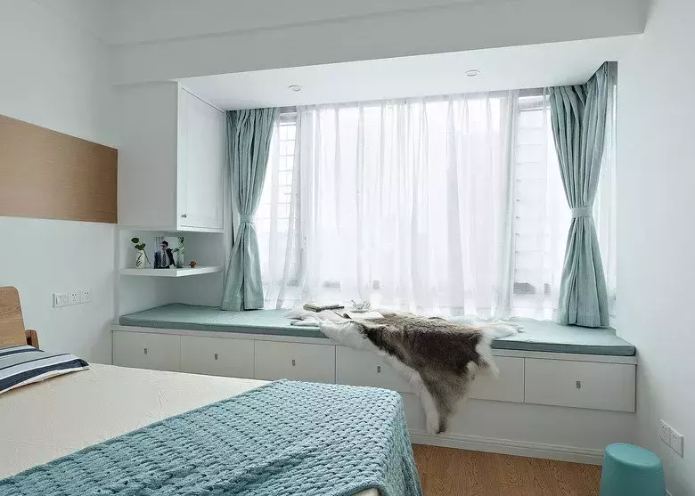 给飘窗装上了抽屉, 小户型要利用每一个角落做好收纳