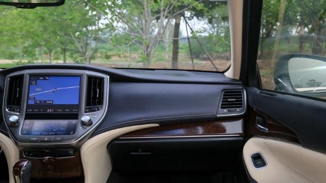 别说5系了，E级都压不住，“清仓处理”开不坏，23万买台“辉昂”