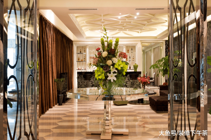 下个月楼市房价终于下降了，没买房子的抓紧买坐等赚钱！