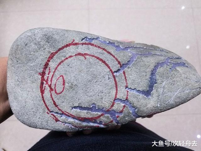 ＂老板将48万翡翠料偷梁换柱3500“次品”料，切开后，老板露宿街头＂