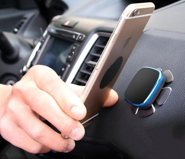 有一种手机支架：叫“车载手机支架”，适合司机使用，稳固更安全