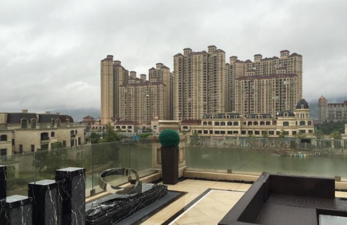 当初60万买的房，现20万抛都没人要，炒房客基本被套牢了