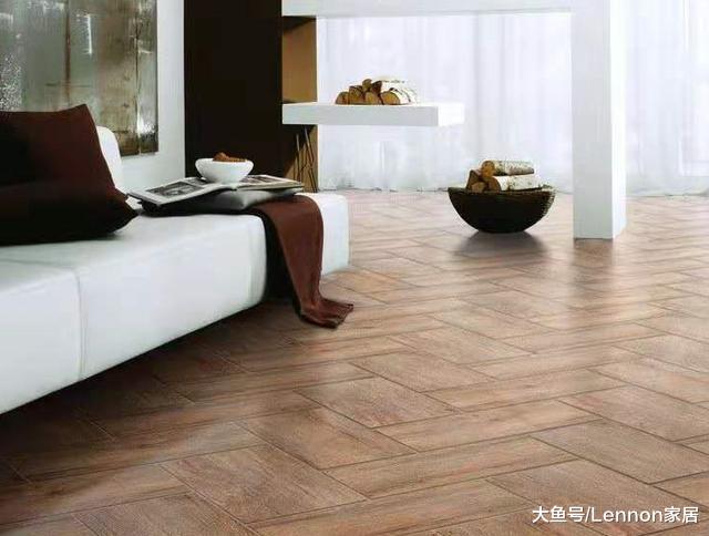 地面装修铺木地板，不如选这种材料，美观环保，好清洁