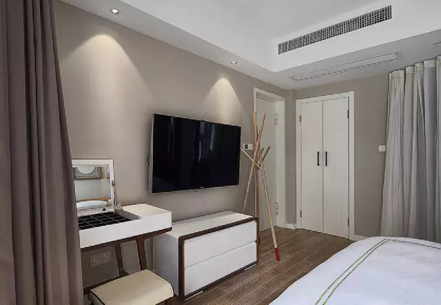 127㎡现代时尚风新房，隔断式背景墙，隔出一个大空间