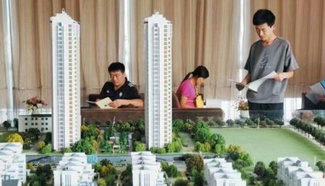 房价一路下跌，最痛的是他们，这些都是铁证！