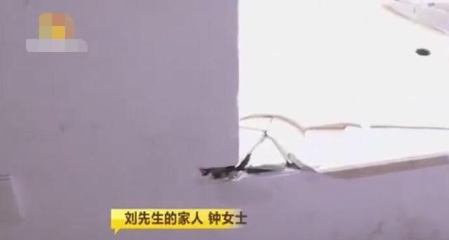 170万买“法拍房”，验房时傻眼，女子找媒体曝光：根本没法住人