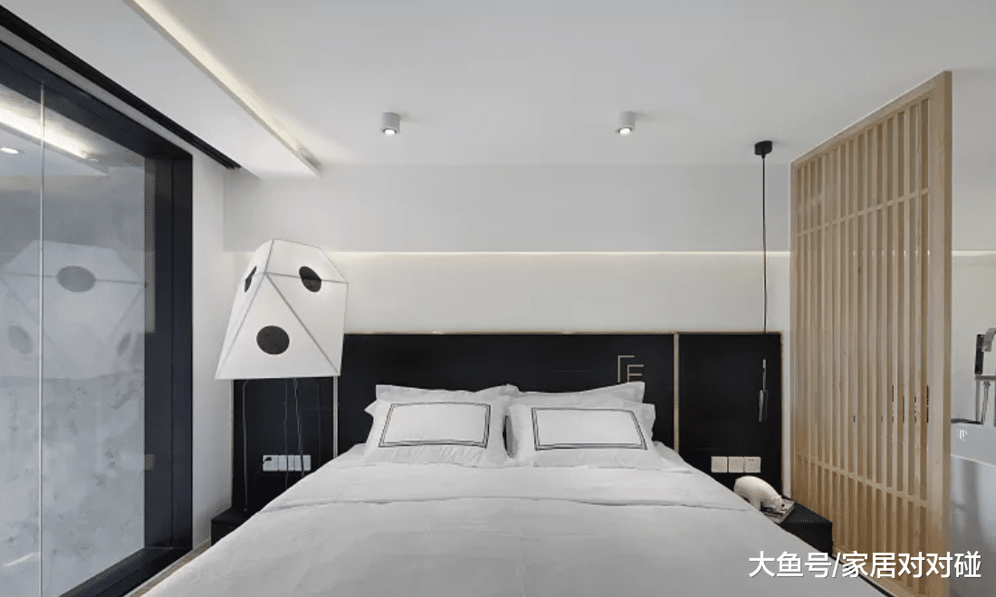 設計師自裝48㎡loft，全屋有質感極了！浴缸放在床旁邊，誰見過？