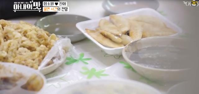 陈华明明只点了三碗面，看到咸素媛拿出的菜品，瞬间暴露节目本质