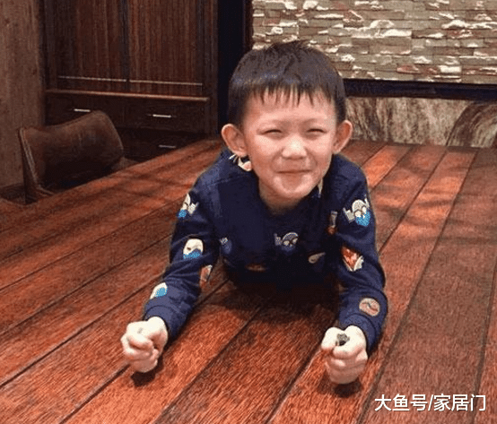 带你参观杨志刚住的豪宅，家里几个儿子超可爱，跟他的性格一样