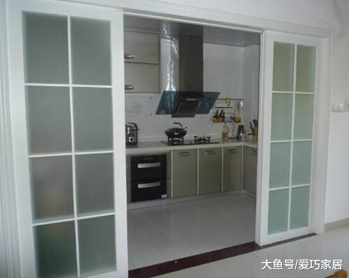 厨房万万不要装推拉门了, 听完内行人分析, 才知家里装错了!