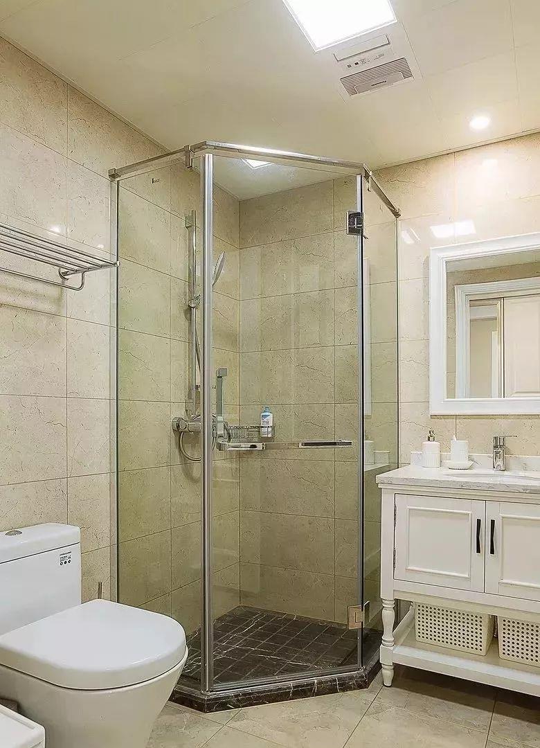 卫生间干湿分离这样装，非常漂亮，洗澡也方便！