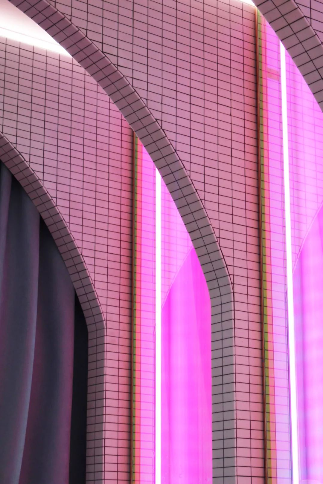 Patricia Bustos的复古未来主义－“奇妙星系”