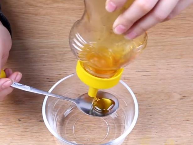 同济医学院医生：药店“半文不值”的维生素E，抹一抹，像打水光针