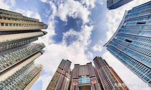 三四线大量的炒房客开始卖房子，有半年也没有卖出去