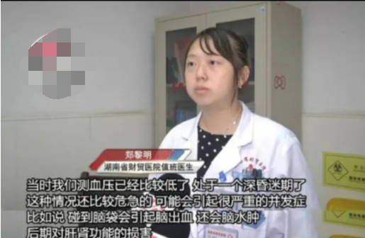 小伙聚会狂喝五瓶白酒，差点命丧当场，喝酒莫贪杯哟！