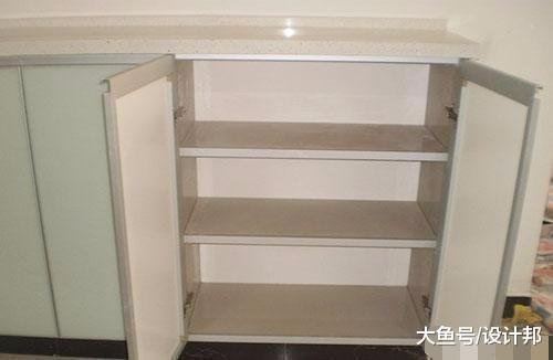 橱柜背后究竟贴不贴砖好? 退休师傅3句话道出了真相!