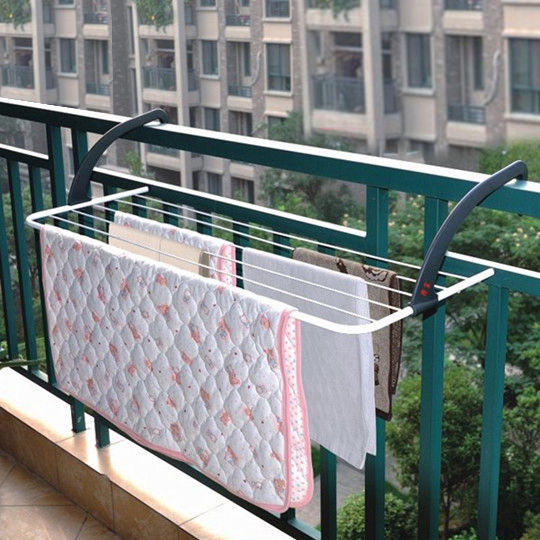 住高楼，晾衣晒被特麻烦！老婆在阳台做一“小改动”，邻居都来学
