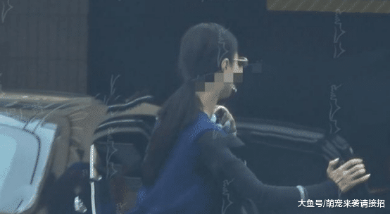 范冰冰妆容精致赴约被疑为复出做准备？网友都被她的手吓到了！