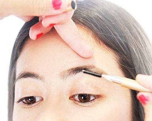 纹眉 纹眉是真方便,但是化妆师劝你最好不要纹!坏处多到看了就怕