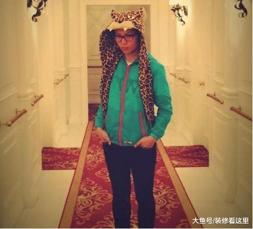 歌星周笔畅在广州的豪宅，内部设计很气派，走廊都是宫廷风格