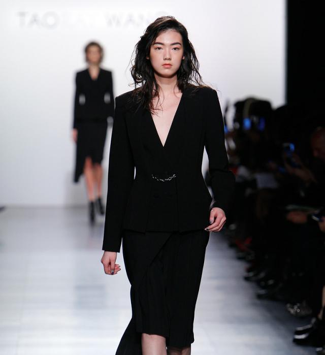 完美呈现了快节奏的风格，细致入微的精湛工艺！