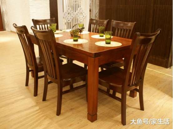 家里应该如何选择餐桌？形状选圆形还是方形？师傅一一来解答了