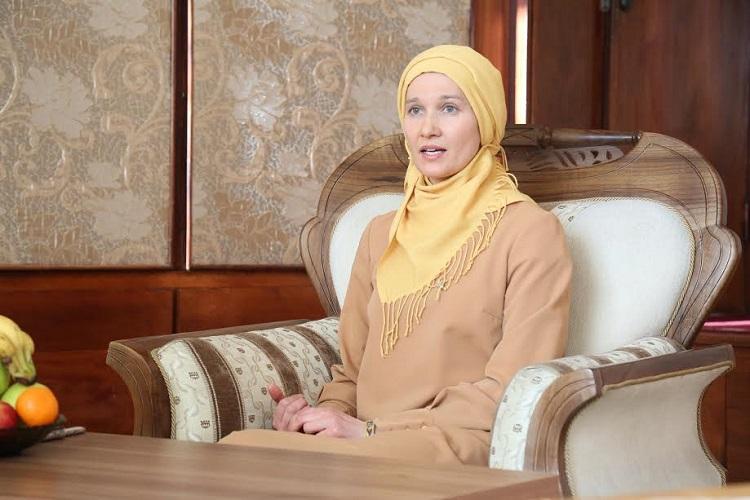 Zilya Alyautdinova：传记，创意，书籍