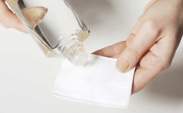 过期口红不要扔，涂在化妆棉上这样用，太强大了，一年省下千百元