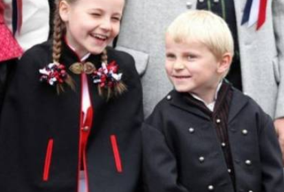 盘点各国王室小继承者们：瑞典公主像洋娃娃，摩纳哥王子好英俊！