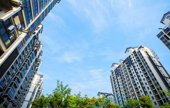 一个小区里怎样选择最佳楼栋？好多人选错了，赔钱卖房也卖不出